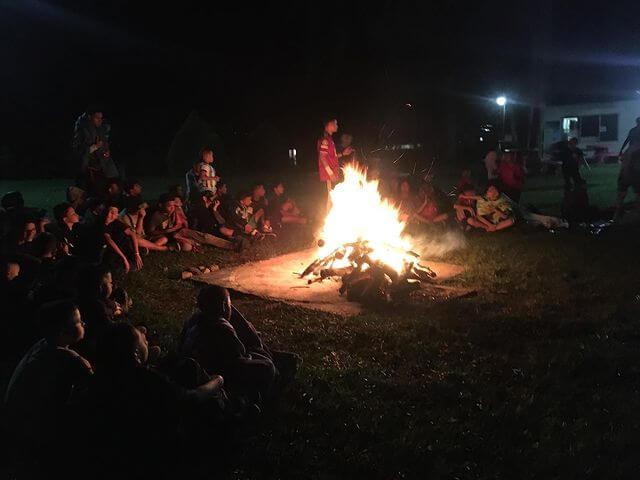 Campfire with lots of kids around at a campout.